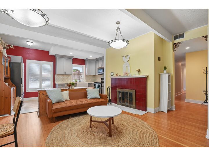 Property Photo:  2358 NW Lovejoy St  OR 97210 