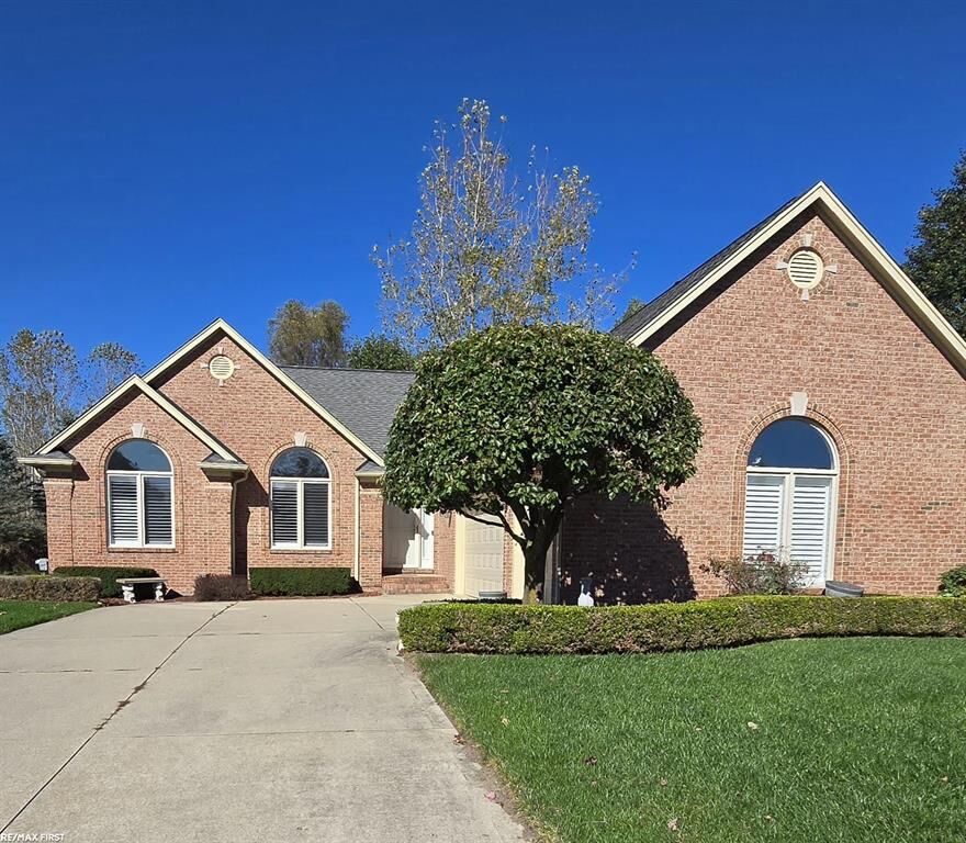 Property Photo:  15619 Trafalgar Dr Drive  MI 48044 