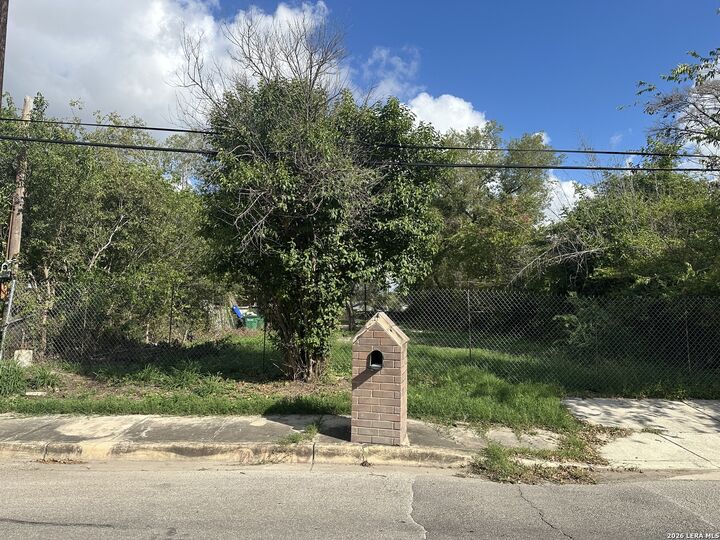 Property Photo:  325 W Mayfield Blvd  TX 78221 