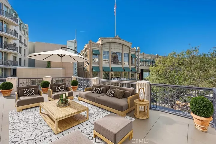 Property Photo:  722 Americana Way M263  CA 91210 