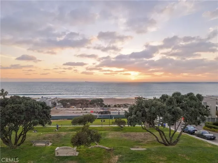 Property Photo:  2612 Highland Avenue  CA 90266 