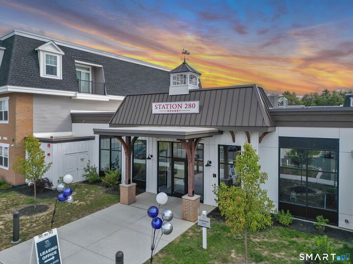 Property Photo:  280 Salmon Brook Street 1303  CT 06035 