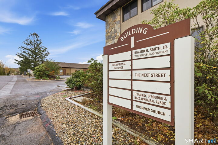 Property Photo:  160 Oak Street 1H  CT 06033 