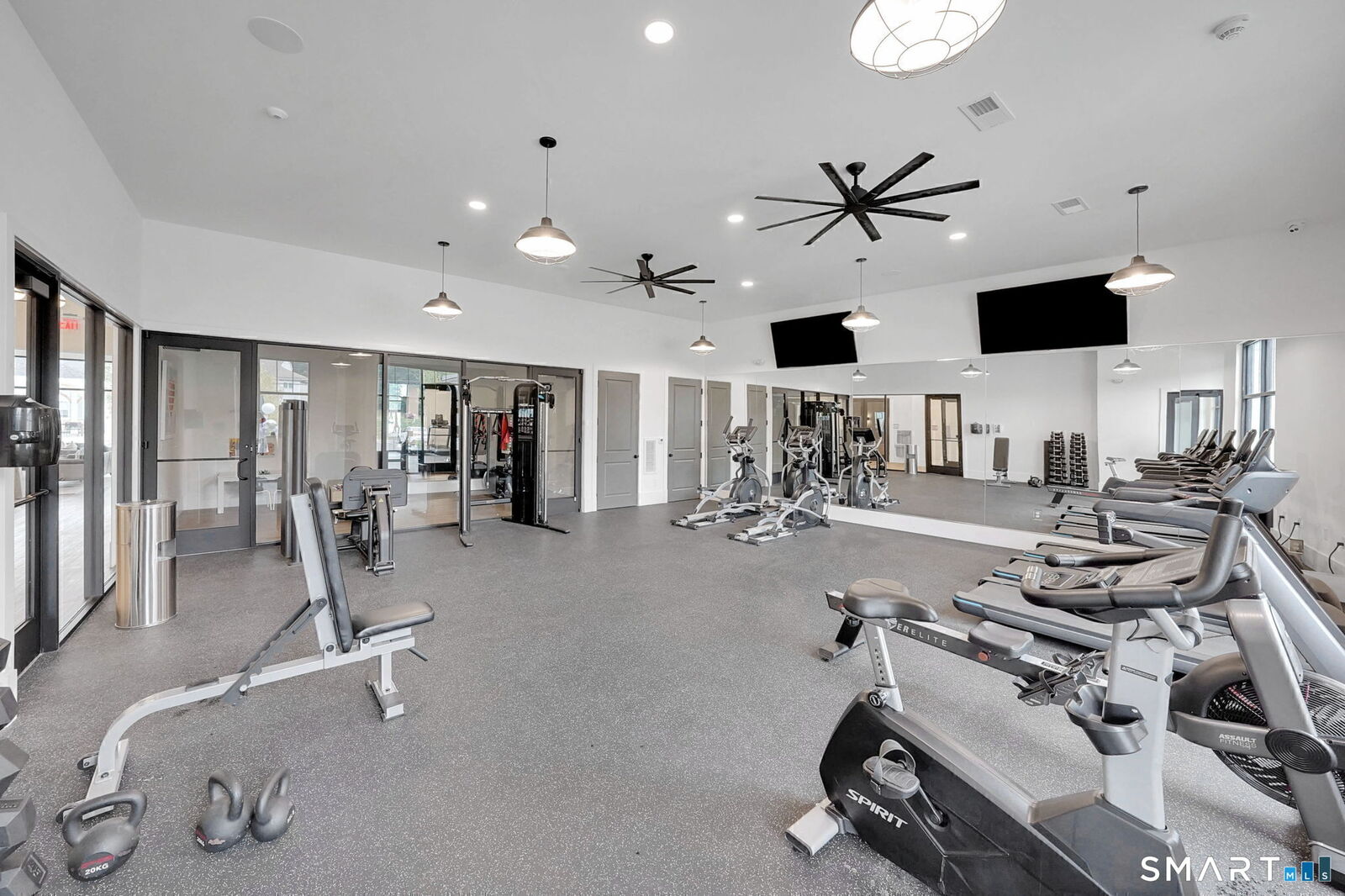 Property Photo:  280 Salmon Brook Street 7101  CT 06035 