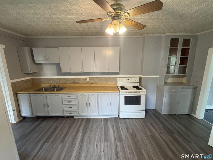 Property Photo:  17 Hawthorne Terrace  CT 06790 