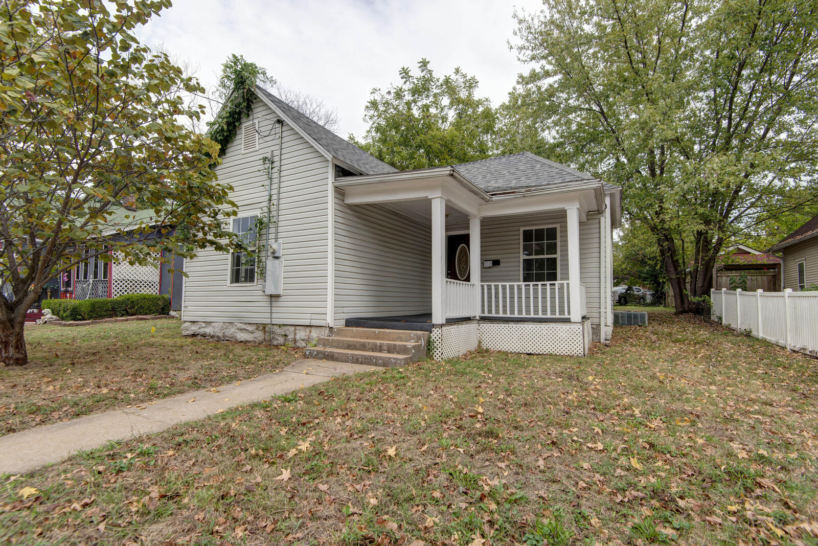 Property Photo: 2216 N Taylor Avenue MO 65803