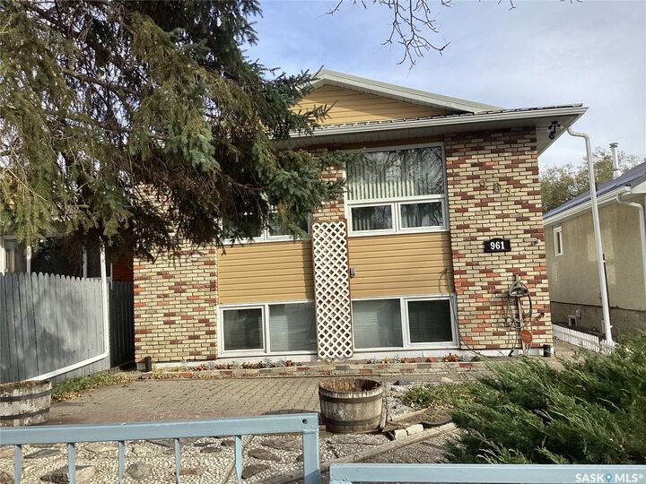 Property Photo: 961 Athol Street SK S4T 3B8