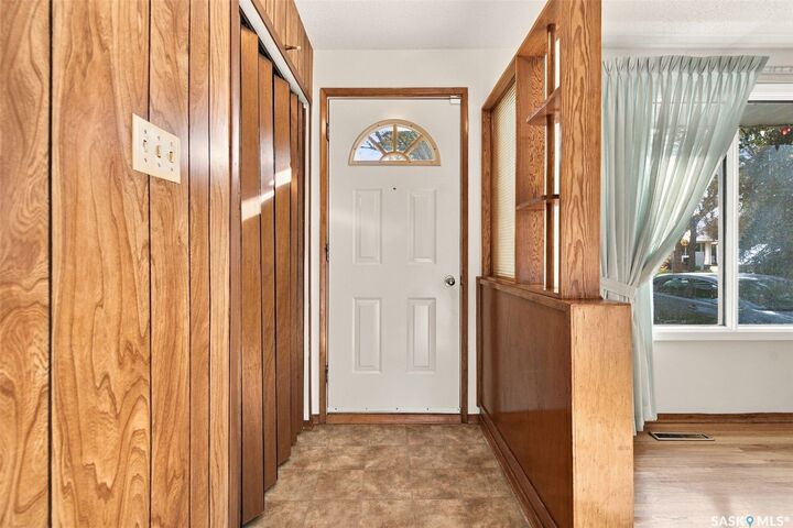 Property Photo:  20 Yarnton Crescent  SK S4R 4A2 
