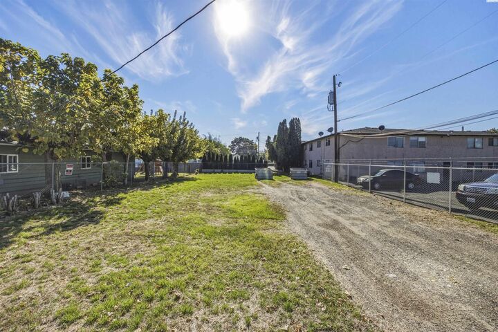 Property Photo:  1311 E Gregory Ave  WA 98944 