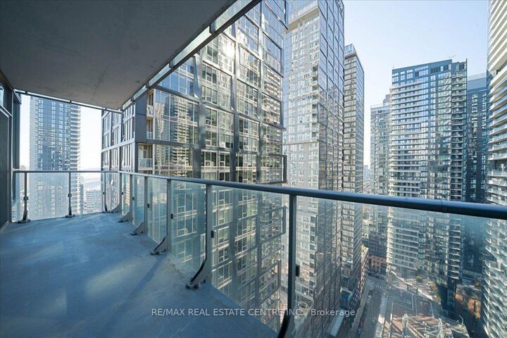 Property Photo:  8 Mercer Street 2808  ON M5V 0C4 