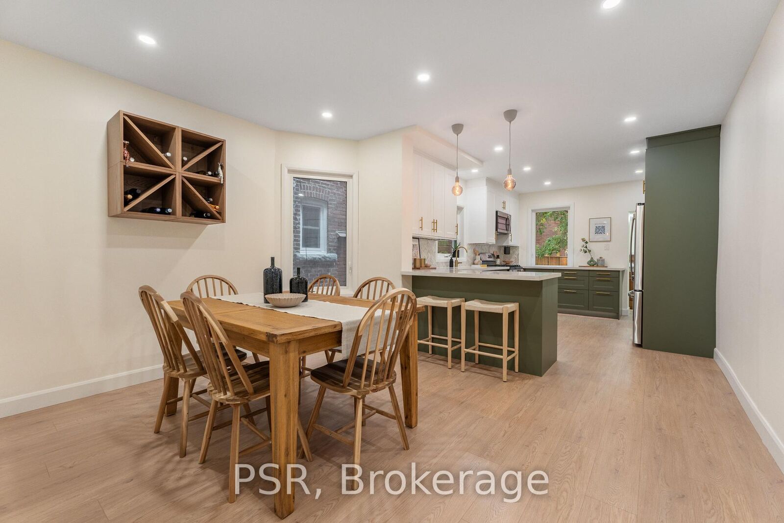 Photo de la propriété:  1045 Ossington Avenue  ON M6G 3V9 