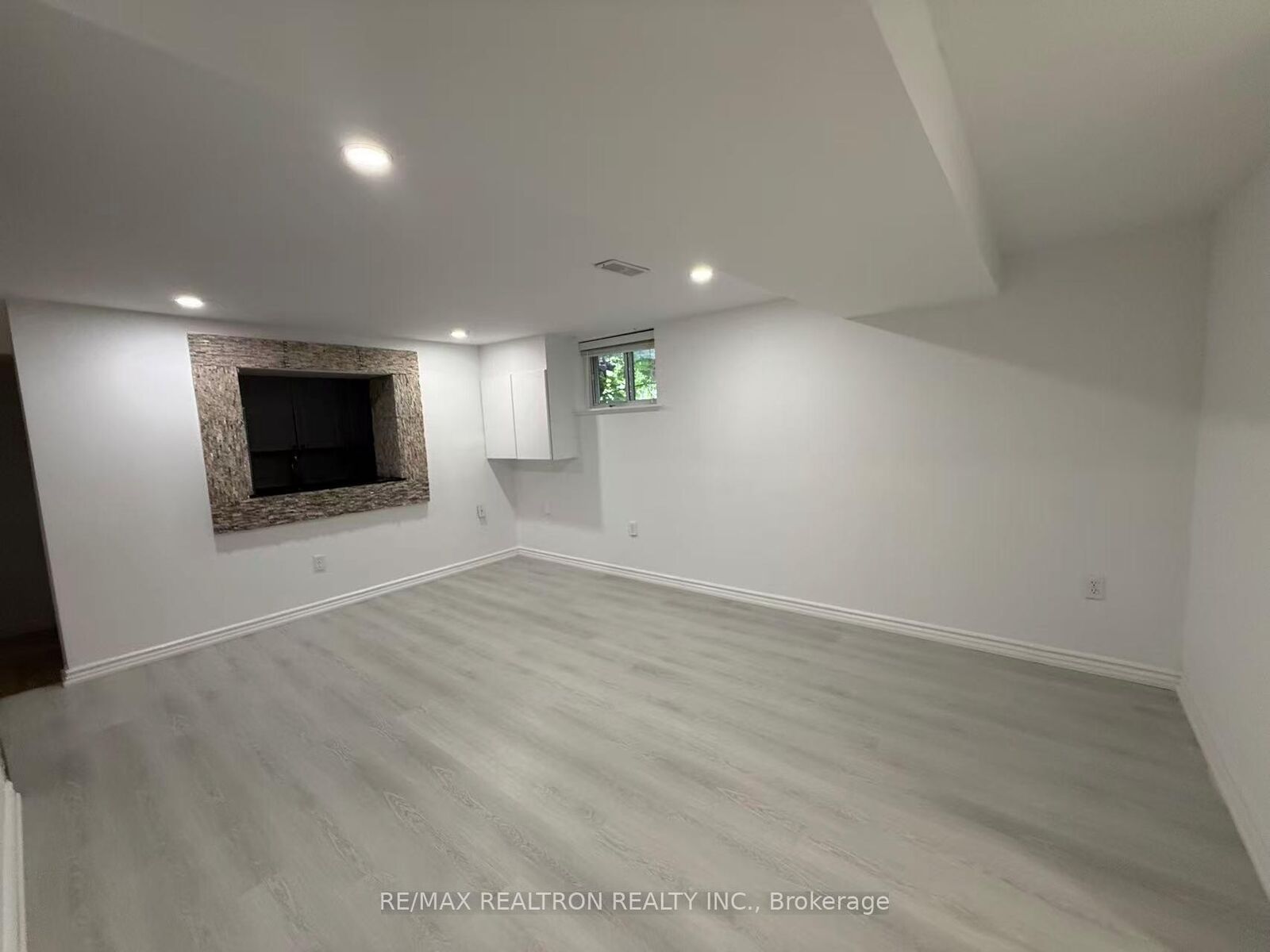 Property Photo: 223 Pleasant Avenue Bsmt ON M2M 1M6