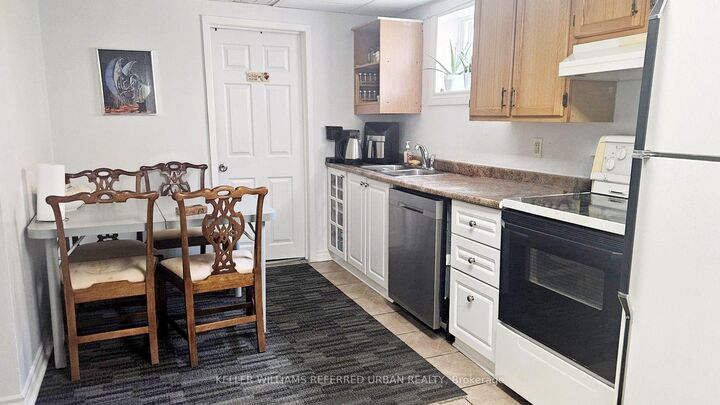 Photo de la propriété:  743 Sunnypoint Drive Basement  ON L3Y 2Z7 