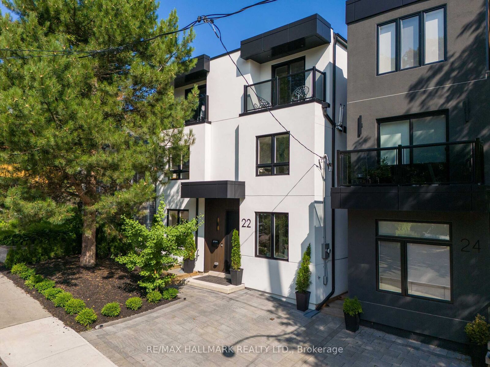 Property Photo:  22 Harriet Street  ON M4L 2E9 