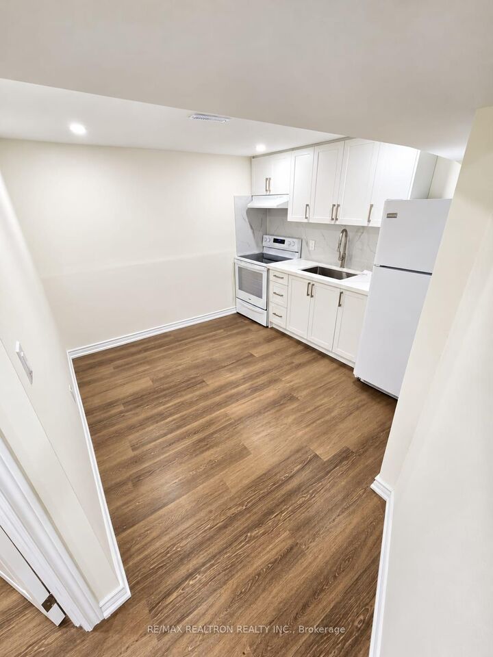 Property Photo:  80 Upton Crescent  ON L3R 3T4 