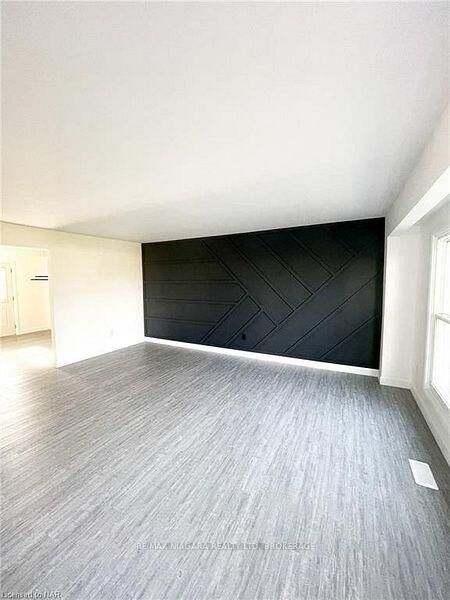Property Photo:  69 Hagey Avenue 2  ON L2A 1W5 