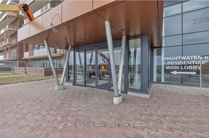 Property Photo:  220 Missinnihe Way 1316  ON L5H 0A9 