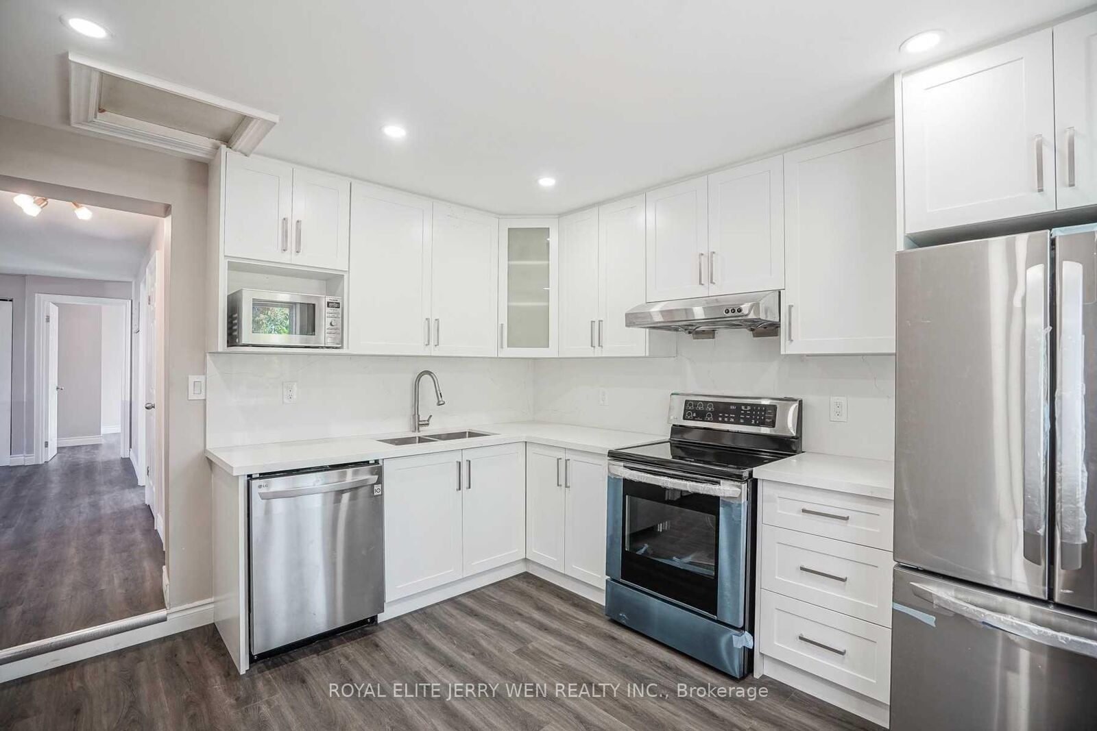 Property Photo:  257 Parkway Avenue  ON L4P 2W1 