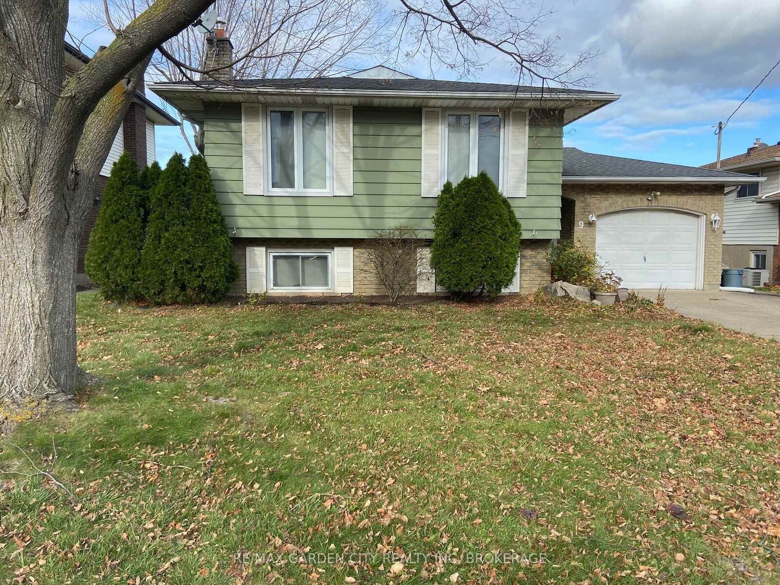 Property Photo:  9 Stonegate Drive Upper  ON L2P 3K9 