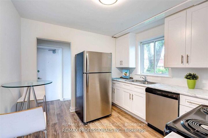 Property Photo:  284 Gledhill Avenue W 2  ON M4C 4L1 