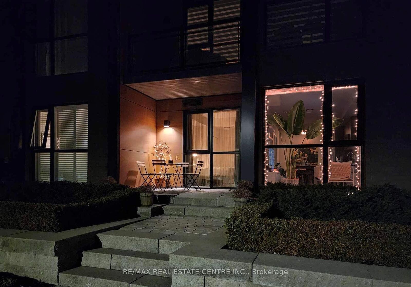 Property Photo:  150 Sabina Drive 106  ON L6H 0W3 