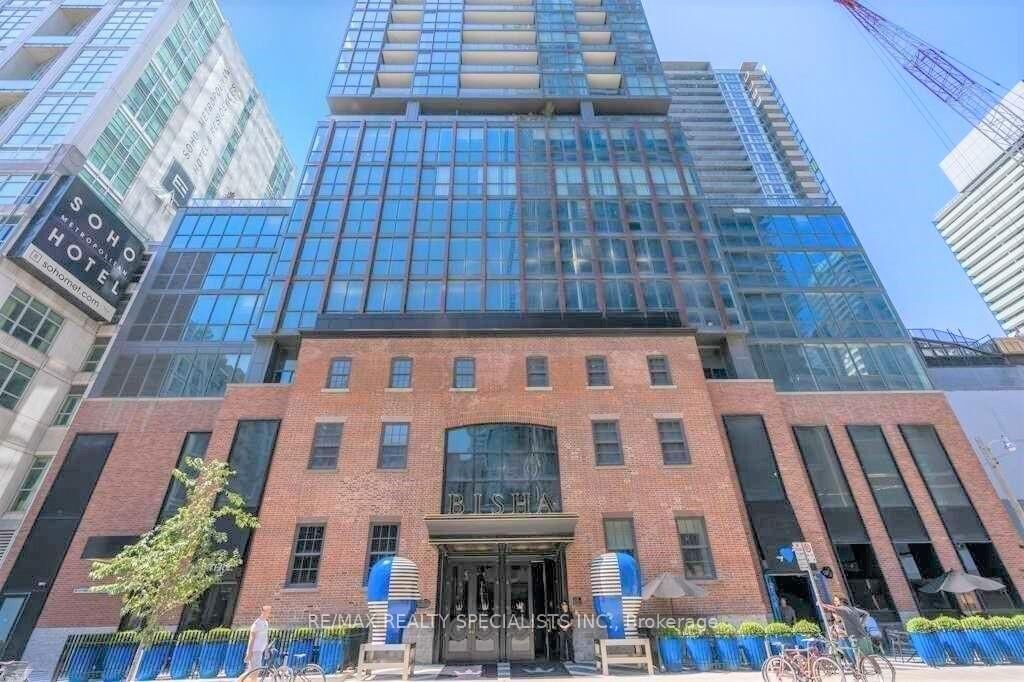 Property Photo:  88 Blue Jays Way 2001  ON M5V 2G3 