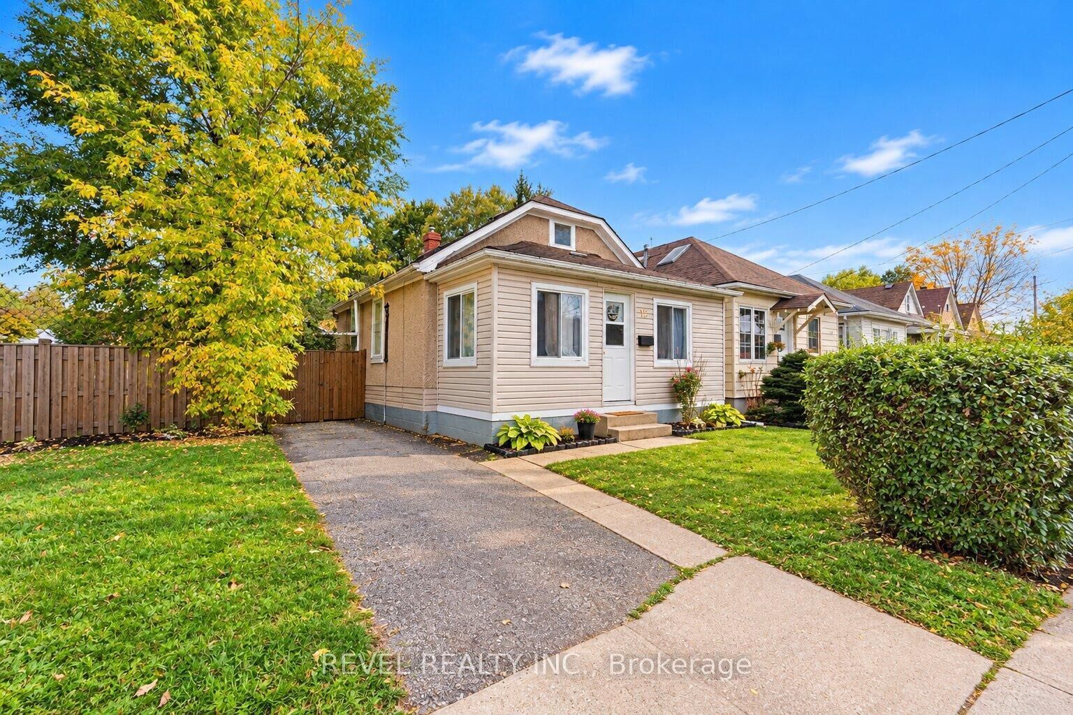 Property Photo:  12 Merigold Street  ON L2S 2N3 