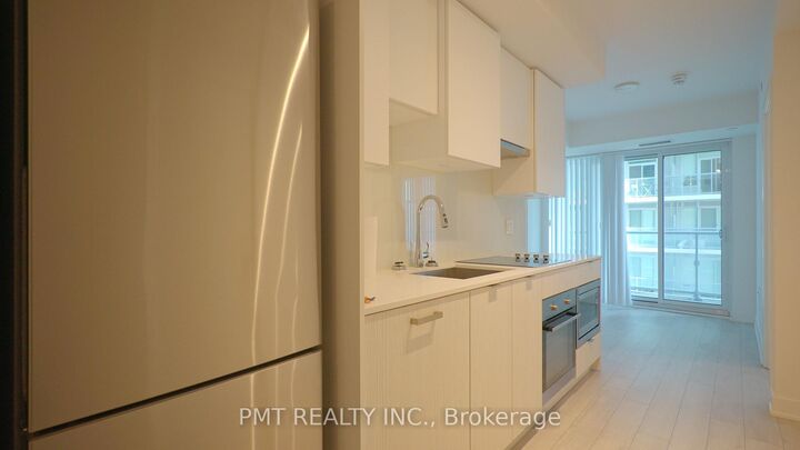 Property Photo:  99 Broadway Avenue 1708  ON M4P 0E3 