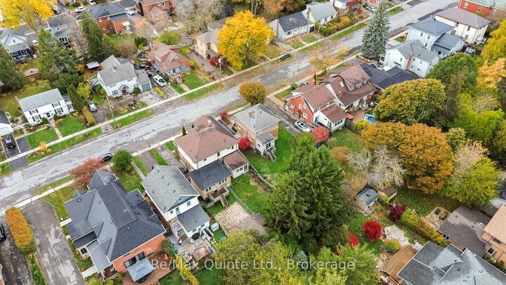 Property Photo:  163 Albert Street B  ON K8N 3N5 