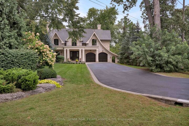 Property Photo:  1469 Crescent Road  ON L5H 1P5 