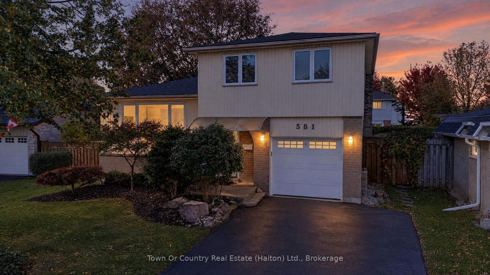 Property Photo:  581 Lord Simcoe Court  ON L9T 3B4 