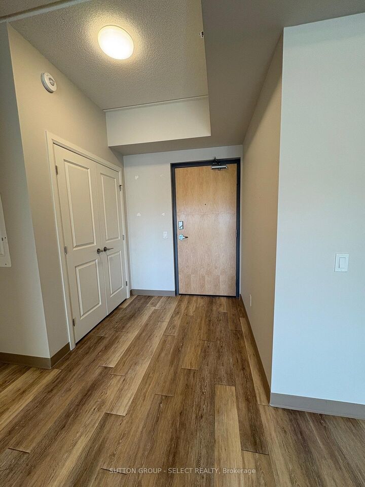 Property Photo:  99 Pond Mills Road 810  ON N5Z 3X3 