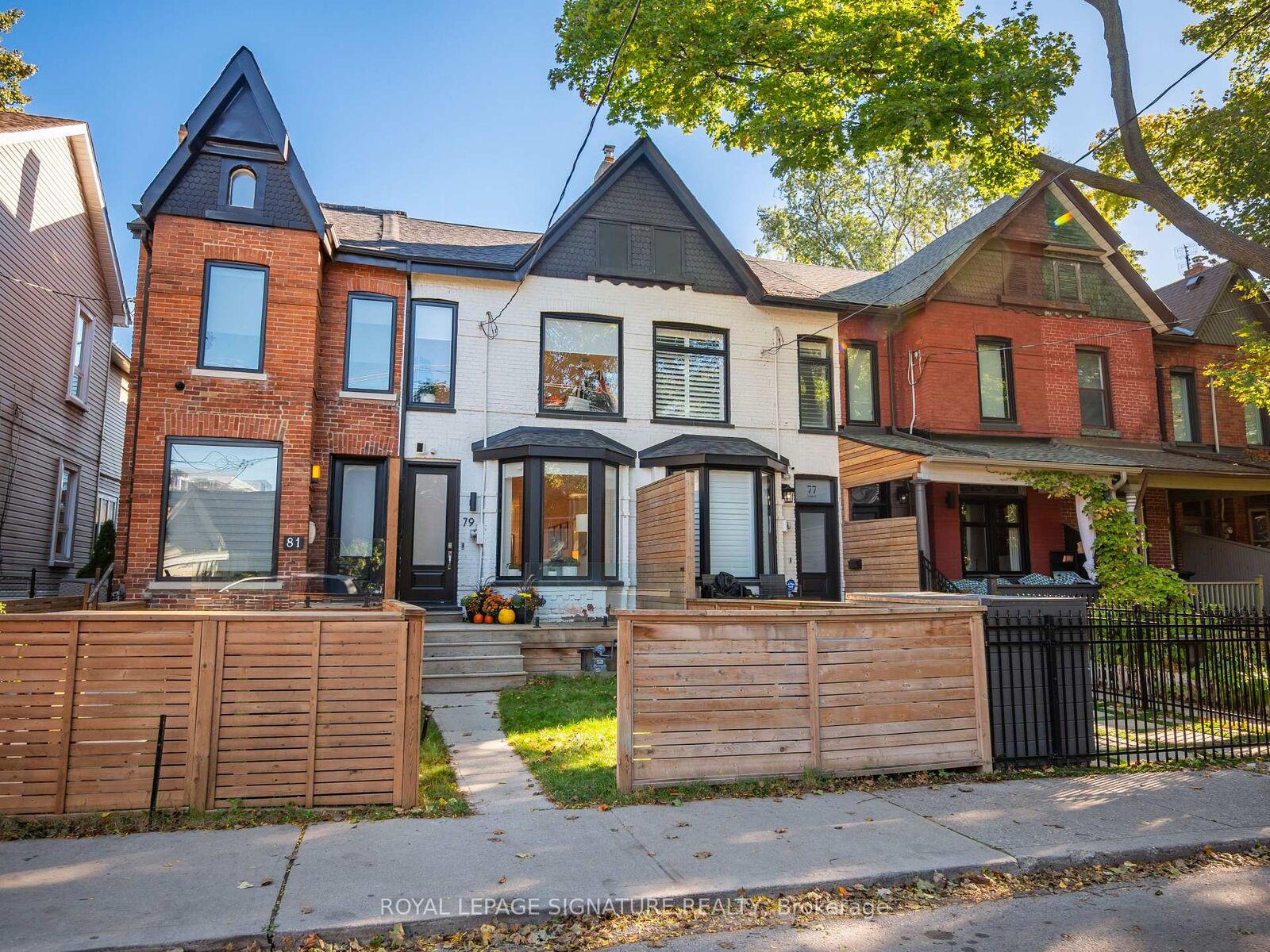 Photo de la propriété: 79 Lewis Street ON M4M 2H2