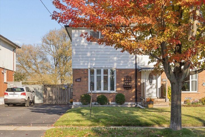 Photo de la propriété:  297 Durham Court  ON L1J 5R5 