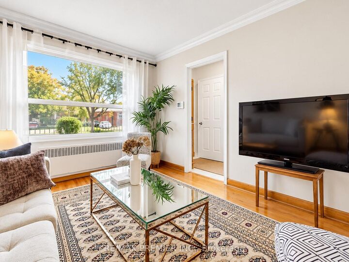 Property Photo:  14 Shaneen Boulevard  ON M1R 1B7 