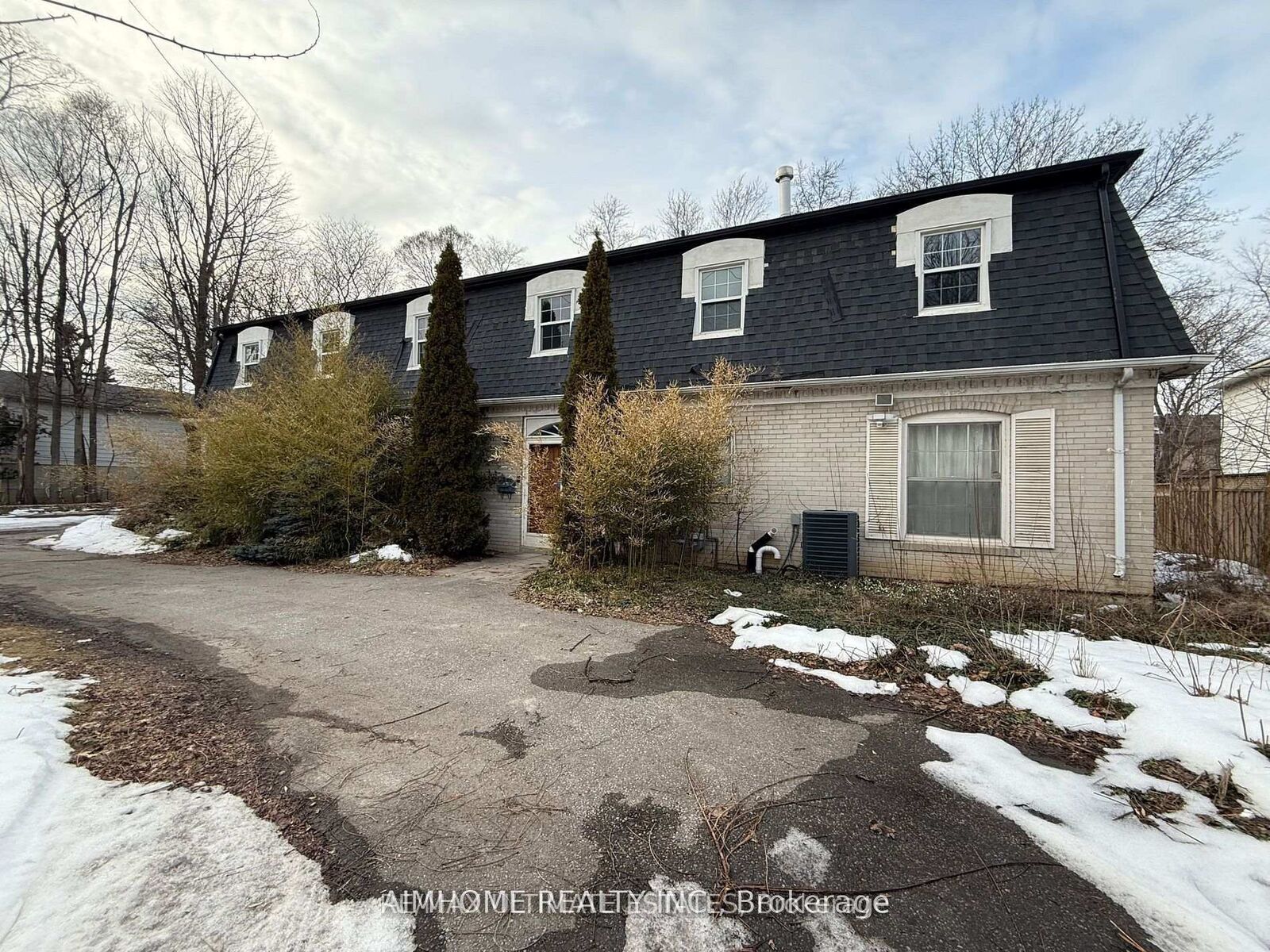 Property Photo:  338 Steeles Avenue E  ON L3T 1A8 