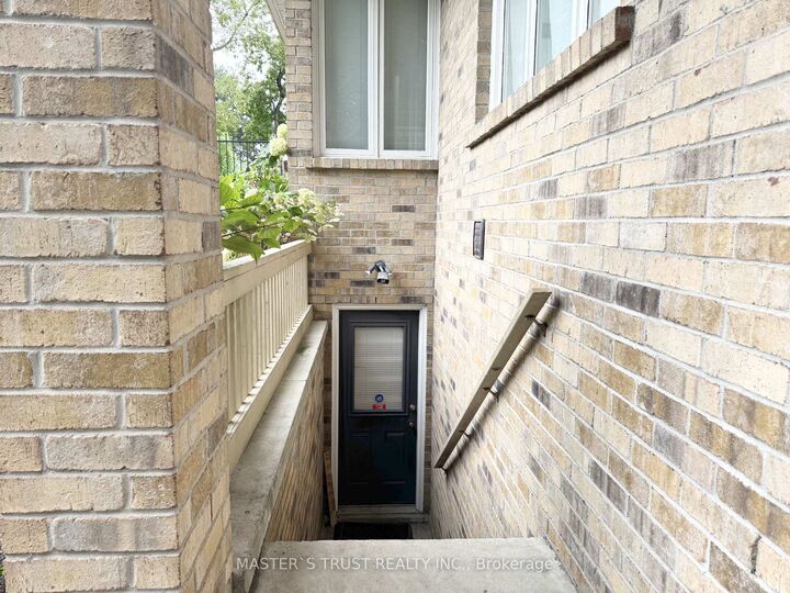 Property Photo:  6 Cadmus Road  ON M2M 2M4 