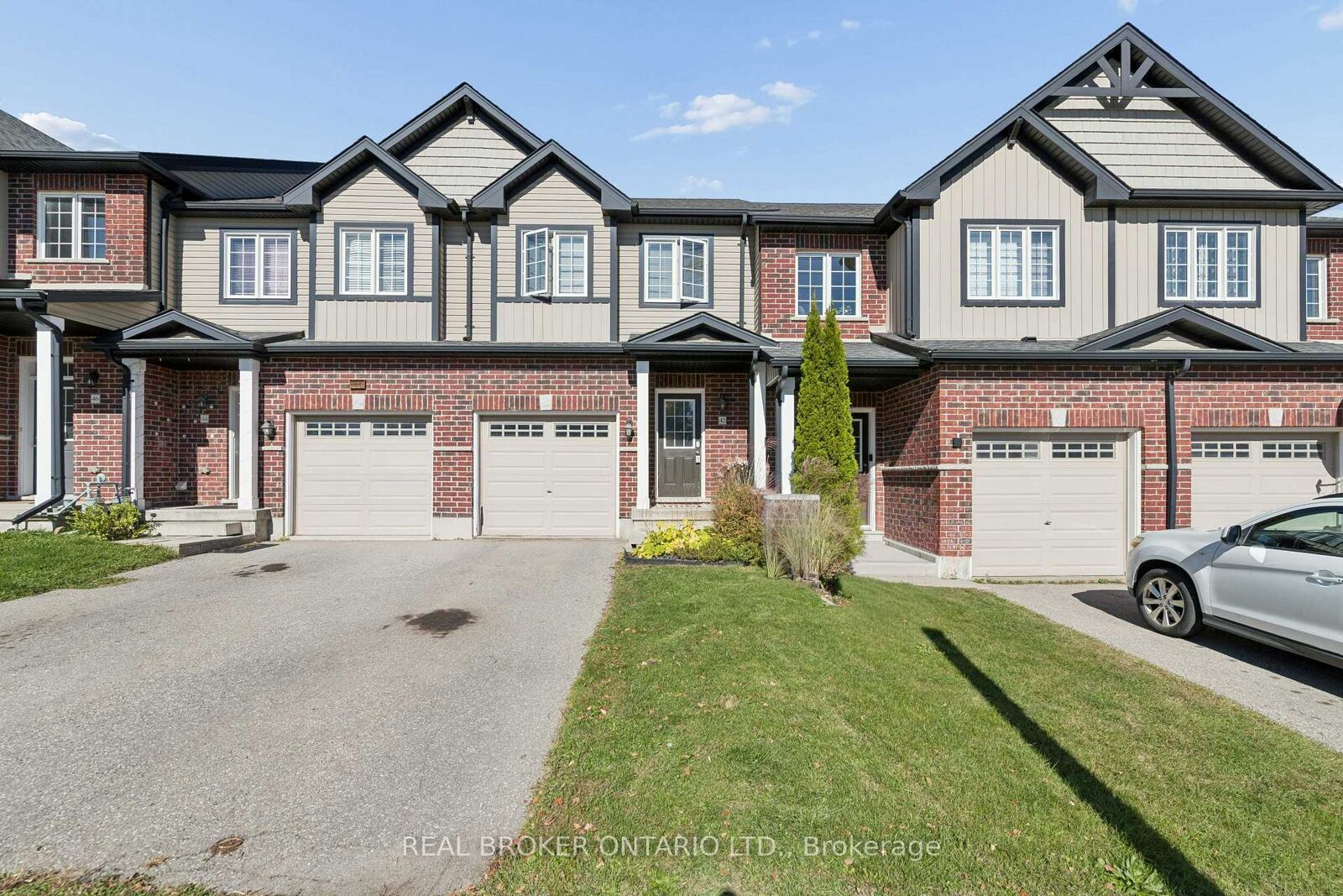 Property Photo:  42 Renfrew Street  ON N2R 0G5 