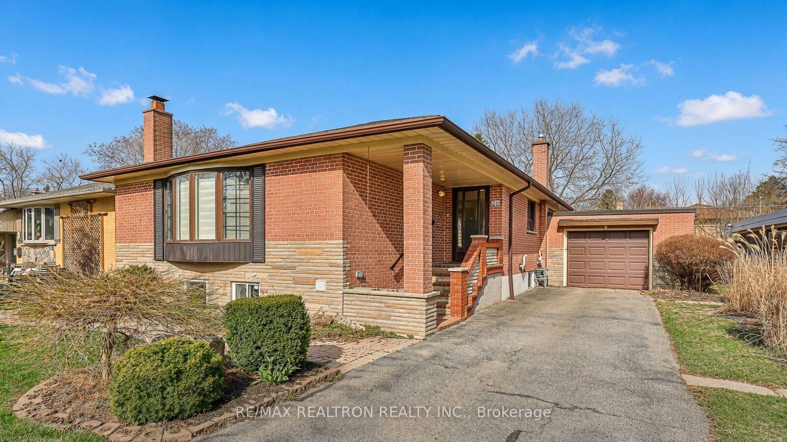 Property Photo: 26 Nuffield Drive Upper ON M1E 1H4