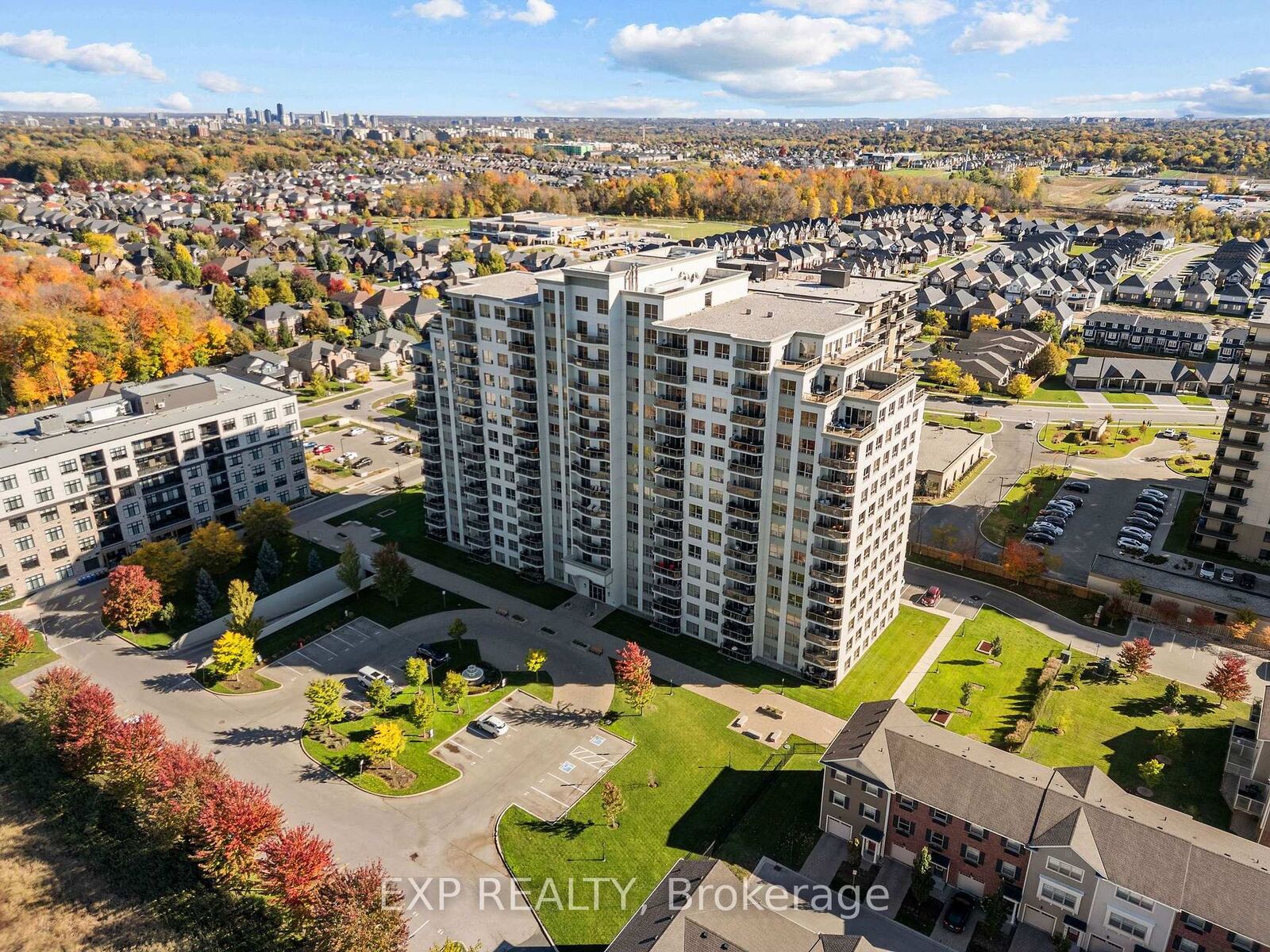 Property Photo:  1030 Coronation Drive 105  ON N6G 0G5 