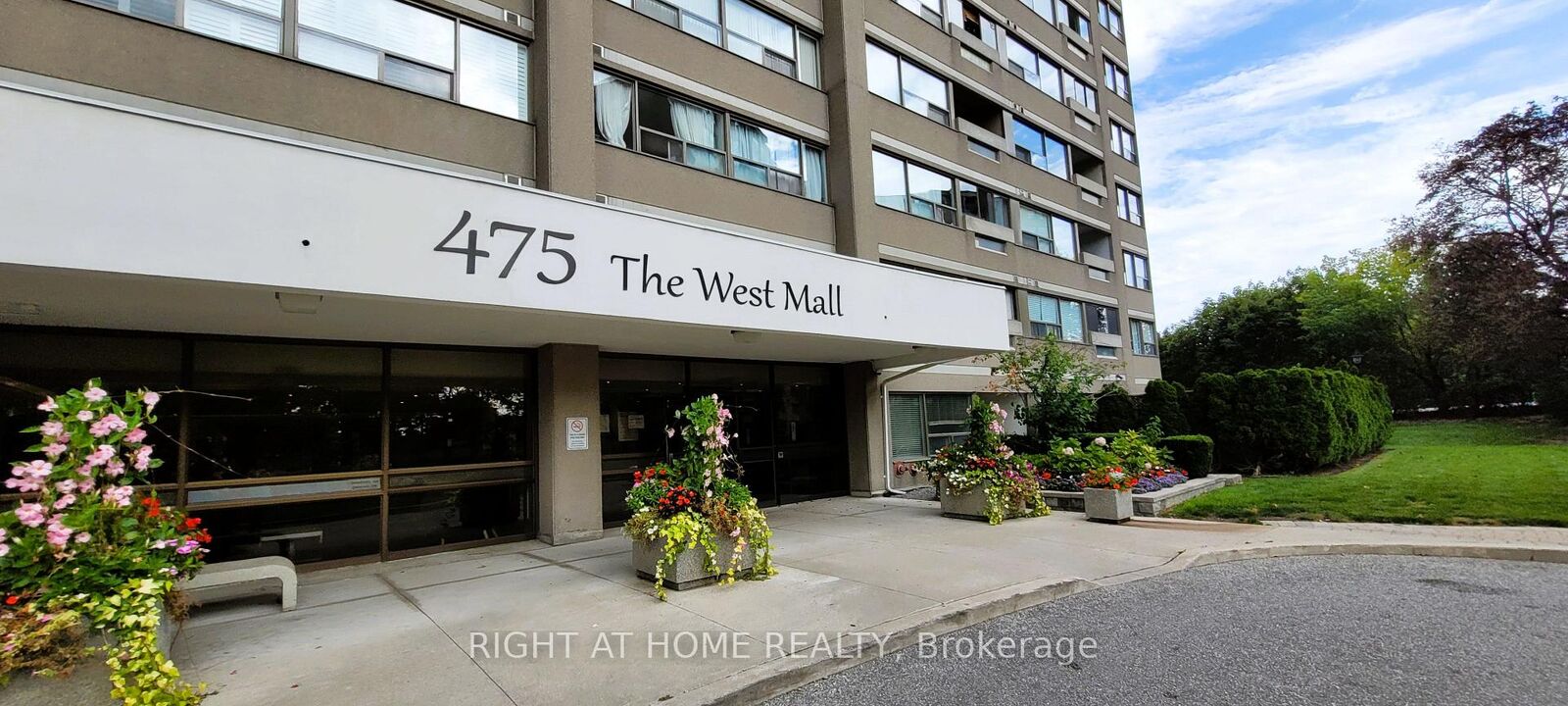 Property Photo: 475 The West Mall N/A 517 ON M9C 4Z3