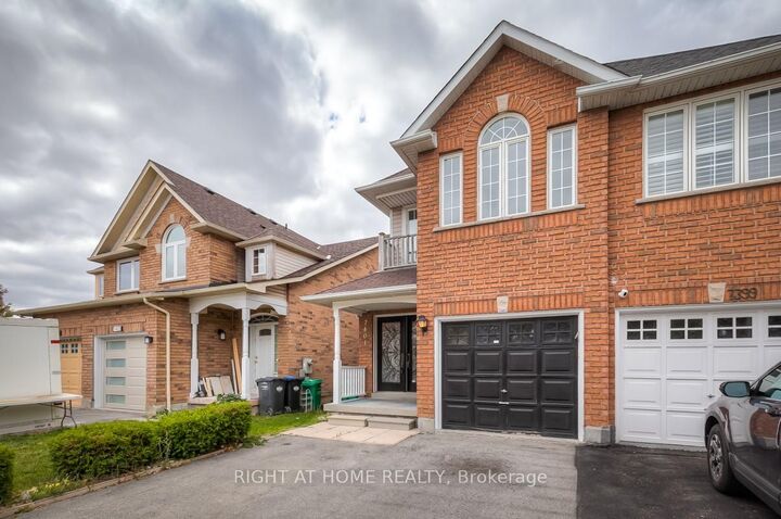 Property Photo:  7401 Village Walk  ON L5W 1X6 