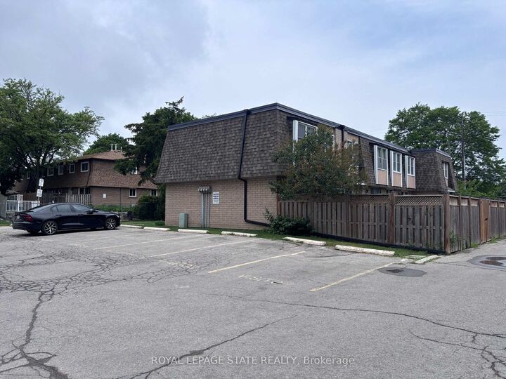 Photo de la propriété:  153 Limeridge Road W 4  ON L9C 2V3 