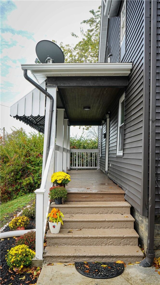 Property Photo:  423 Fox Hill St  PA 15601 