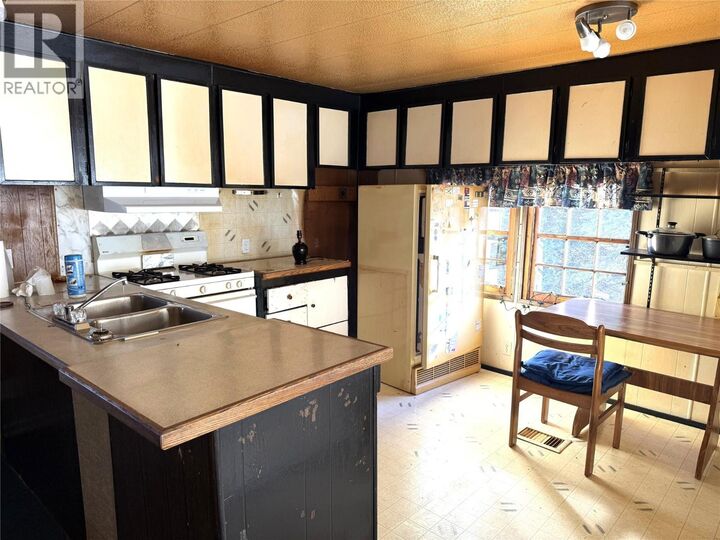 Property Photo:  1765 Niagara Crescent  BC V0B 1H0 