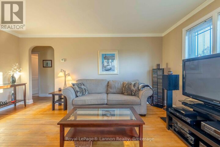 Property Photo:  349 Algoma Street North  ON P7A 5B4 