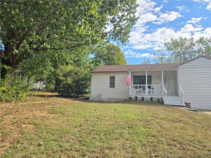 Property Photo:  724 S 4th Street  KS 67301 