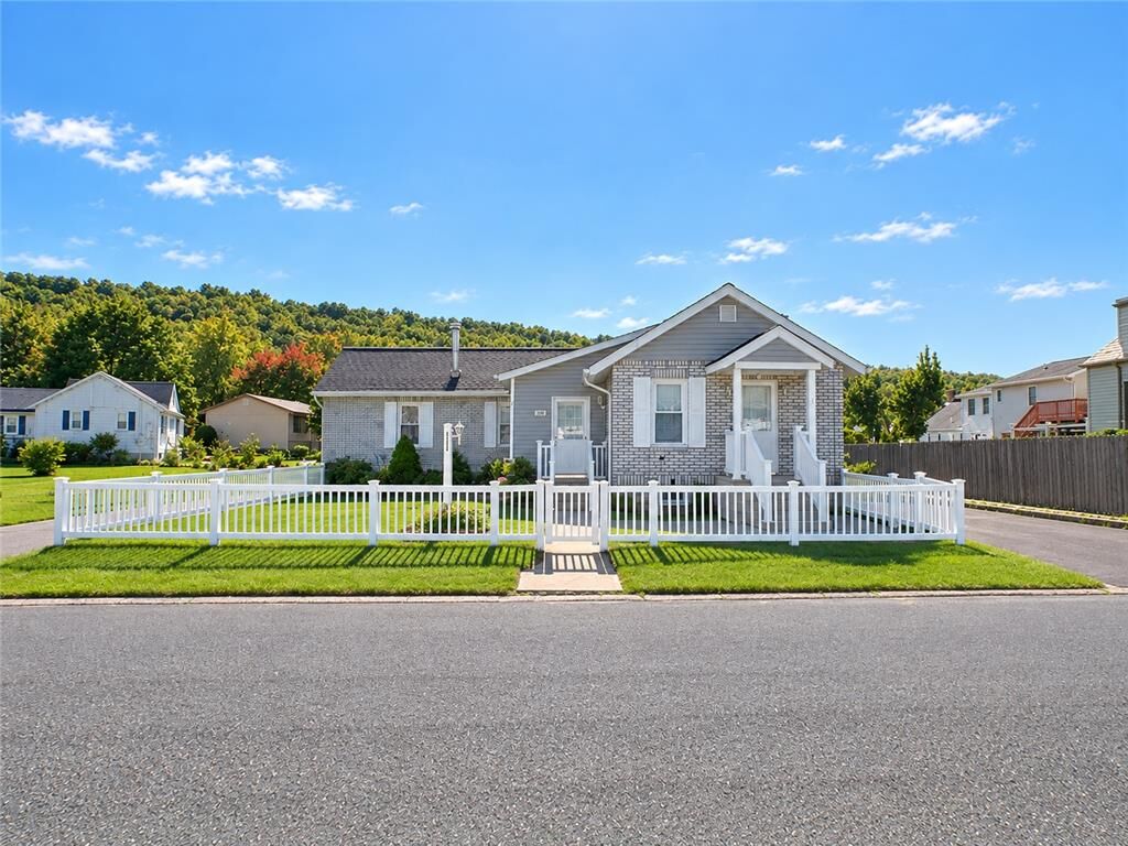 Property Photo: 1208 Garden Avenue PA 18103