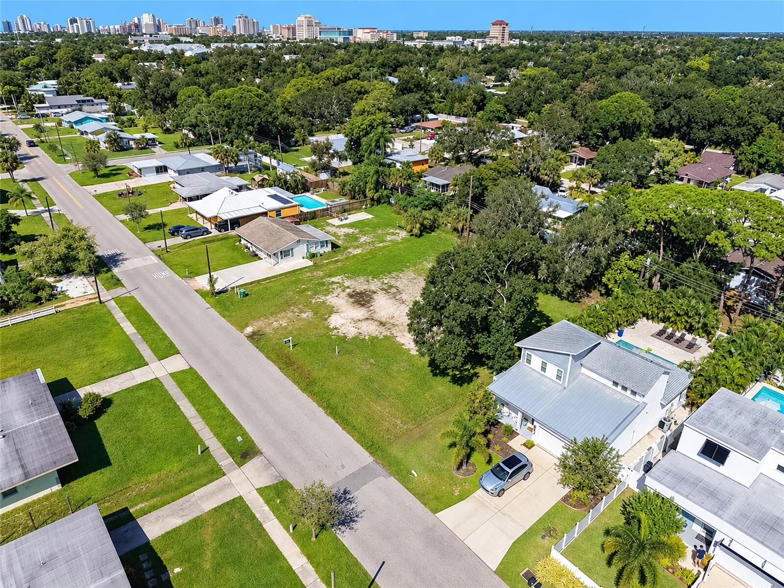 Property Photo: 2555 Wood Street FL 34237
