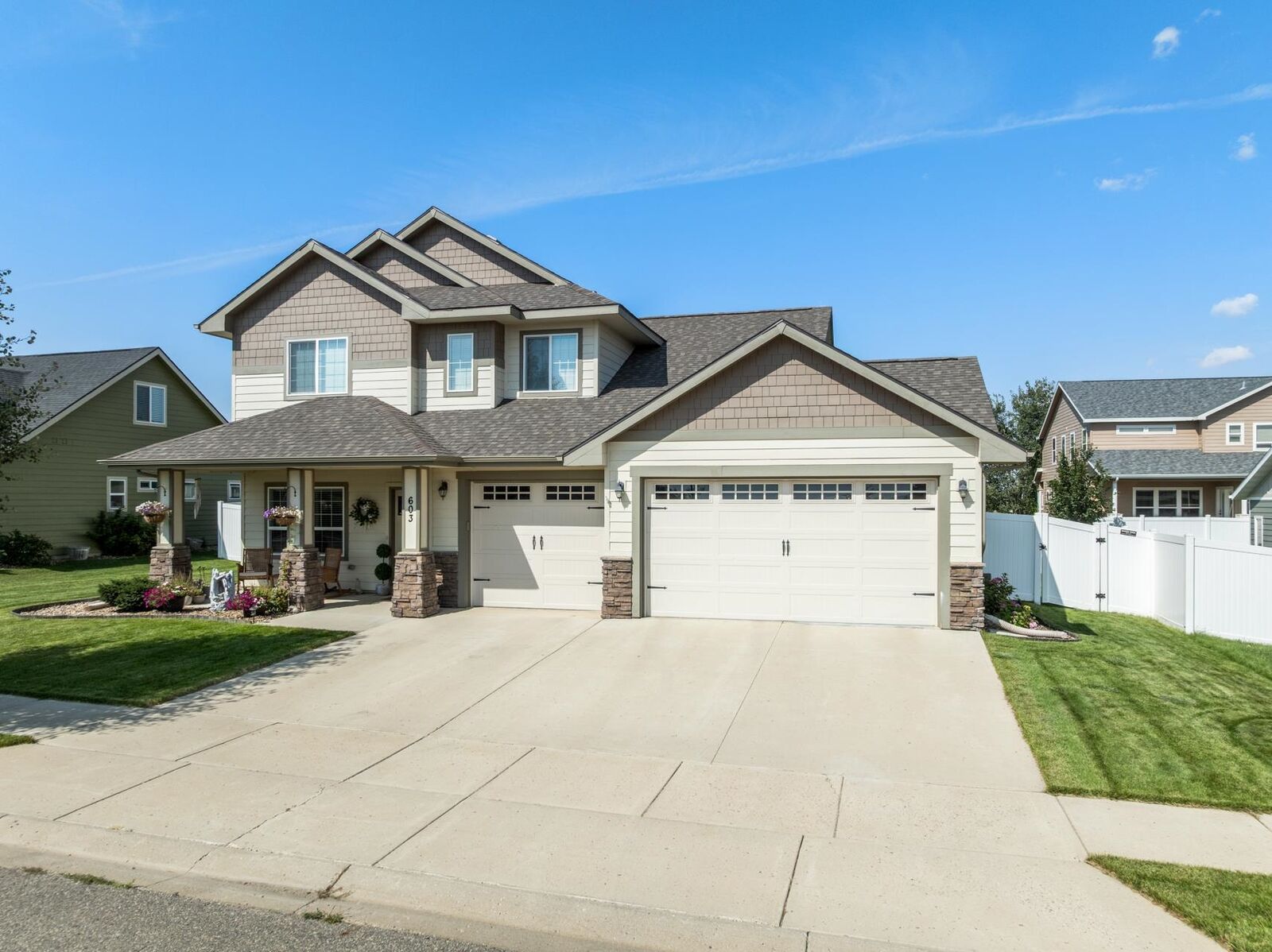 Property Photo:  603 Wyatt Street  ND 58801 